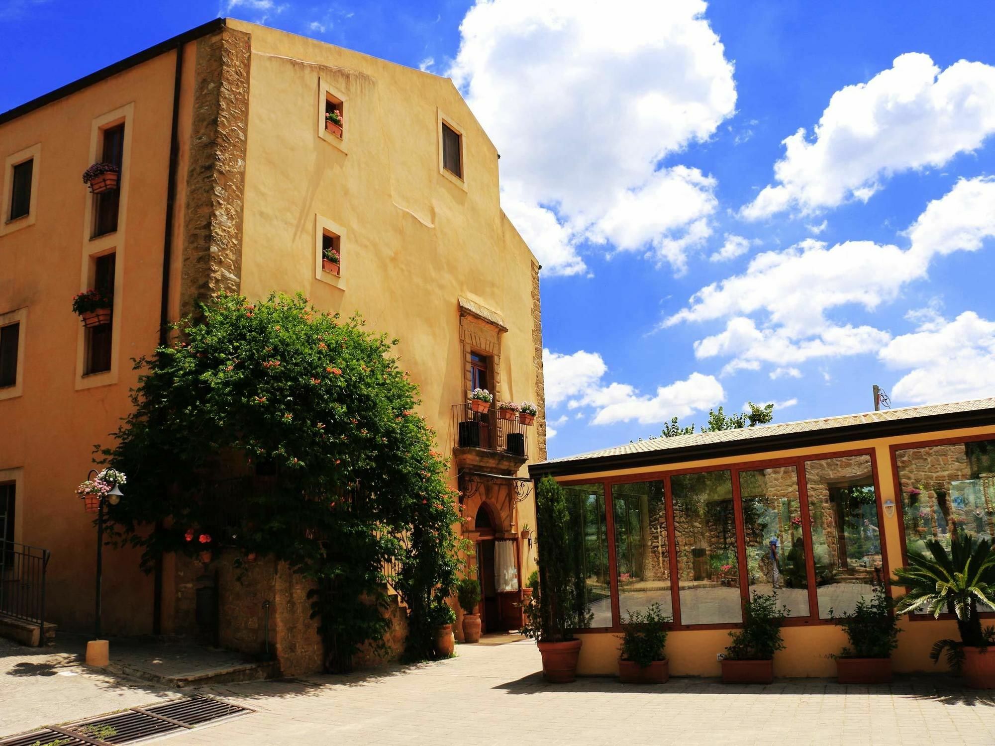 Gasthaus Torre Di Renda Piazza Armerina Exterior foto